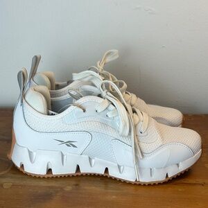 Womens Reebok Zig Dynamica Sneakers White 🤍 Size 8 New ✨